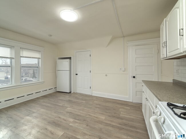 Building Photo - 361 Ridgefield Ave