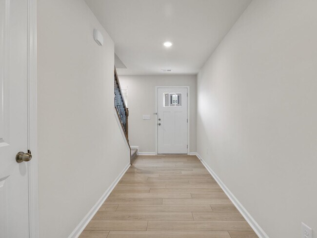 Building Photo - **$500 off First Months rent**- Amazing Home: 5-Bdrm, 2.5 Bath Spartanburg Dream Home