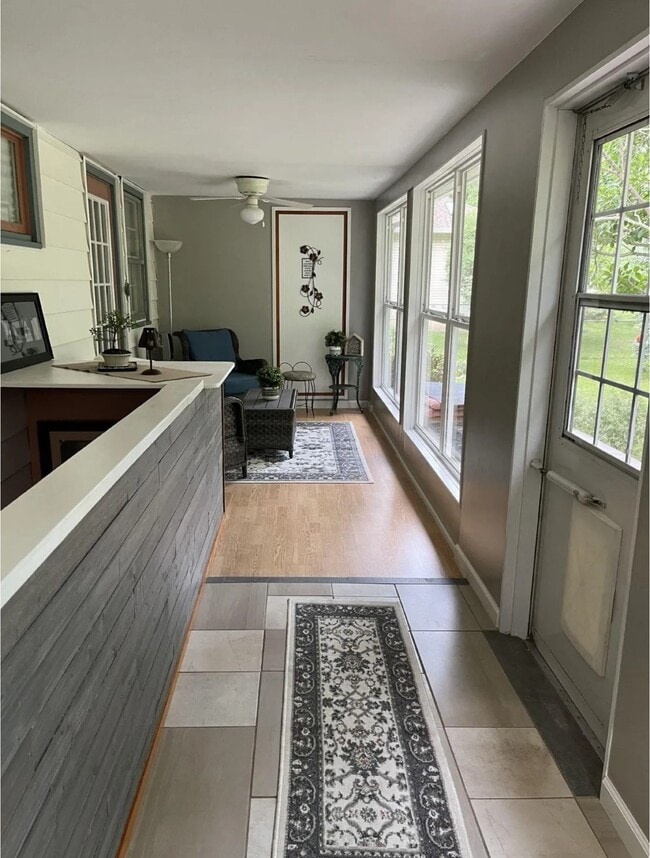 Building Photo - 1909 Robin Rd