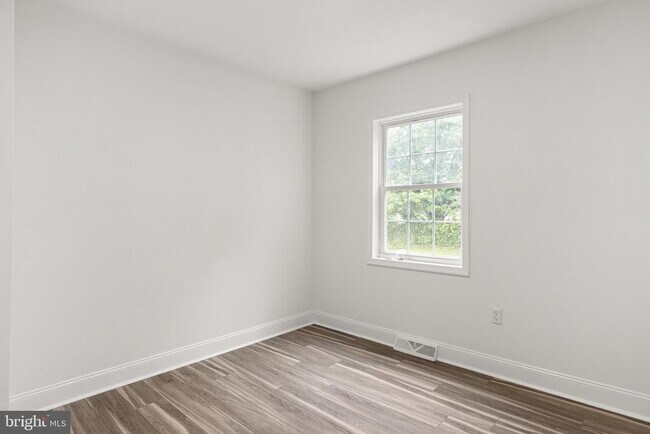 Building Photo - 1164 Fairfax Pike
