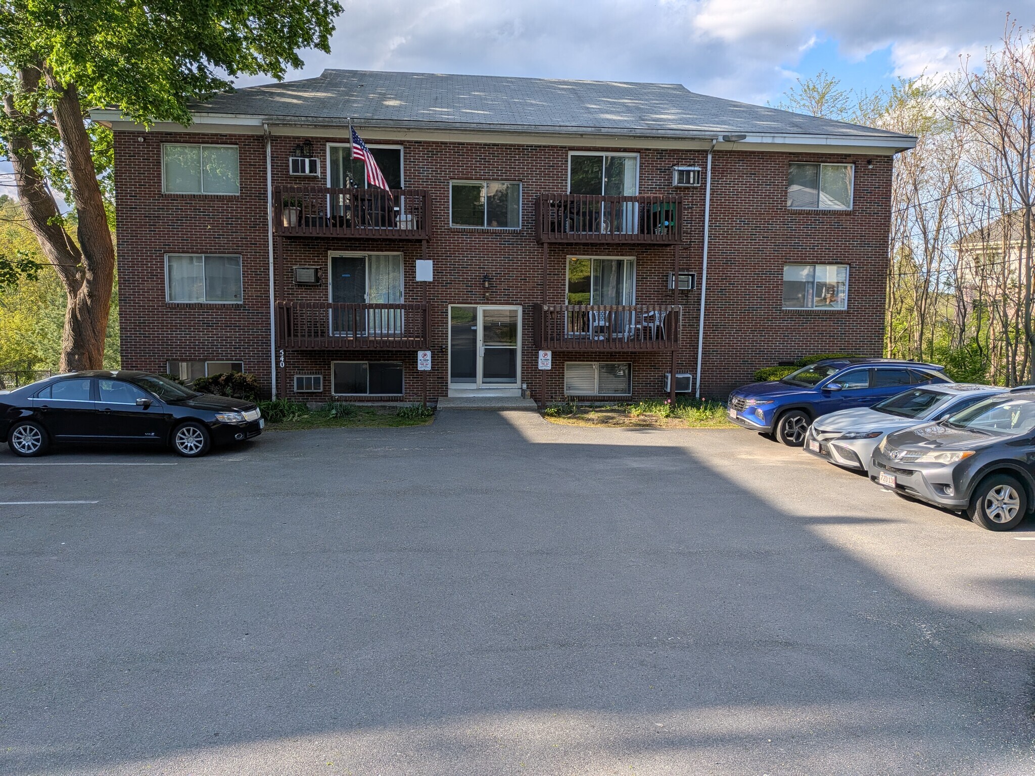 Building Photo - 540 E Merrimack St