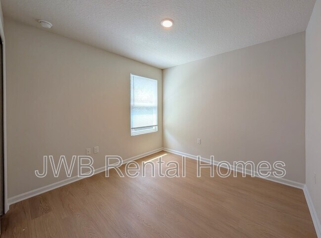 Building Photo - 640 E 31st St