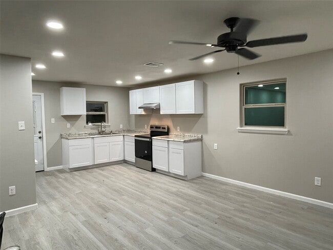 Primary Photo - 2122 Lee Rd