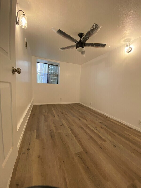 Building Photo - 5845 S Mansfield Ave