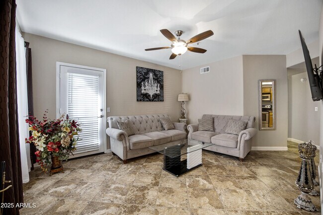 Building Photo - 4925 E Desert Cove Ave