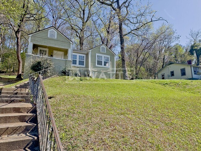 Building Photo - 3 Bedroom House in Eastlake Community