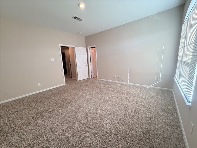 Building Photo - 12722 Yoshino Cherry St