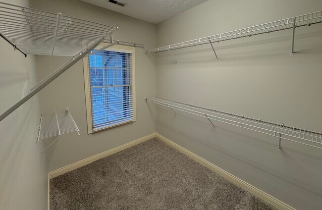 Building Photo - 512 S Grand Ave