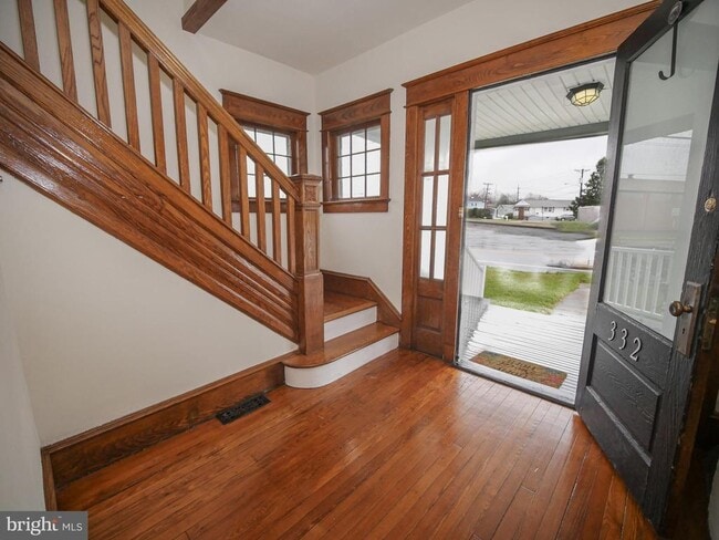 Building Photo - 332 Crown Point Rd