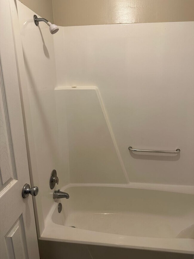 Building Photo - College Station - 3 Bedroom - 2 Bath - 2 vehicle car - Fenced in back yard - House.