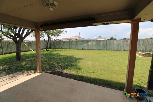 Building Photo - 3303 Solomon Dr