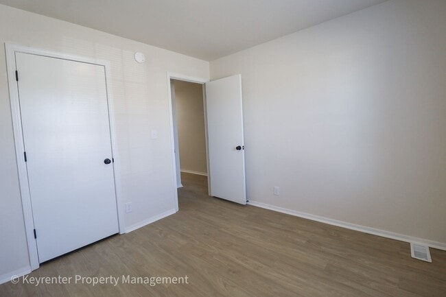 Building Photo - E 31st Ct Duplex