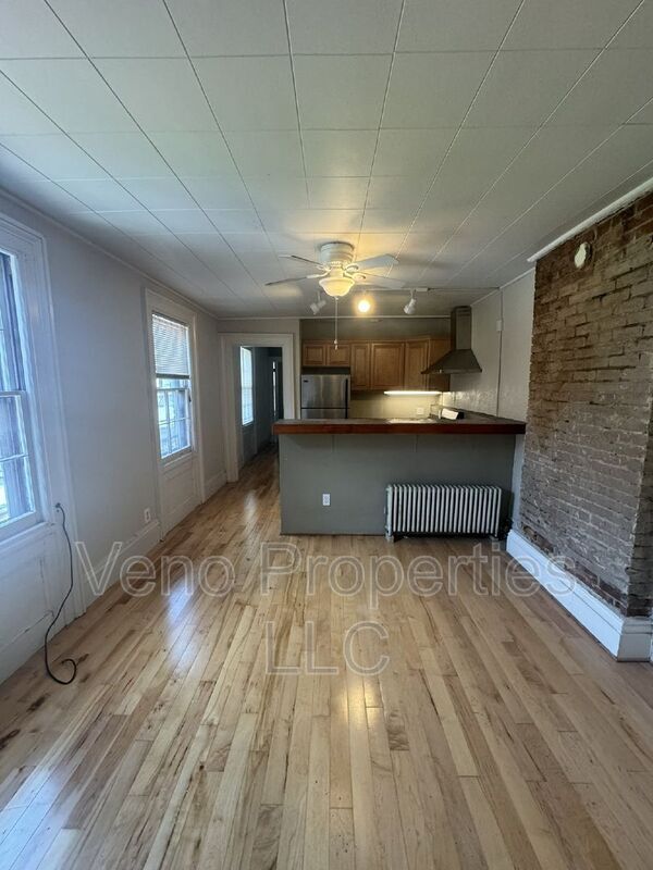 Building Photo - 18 2nd St