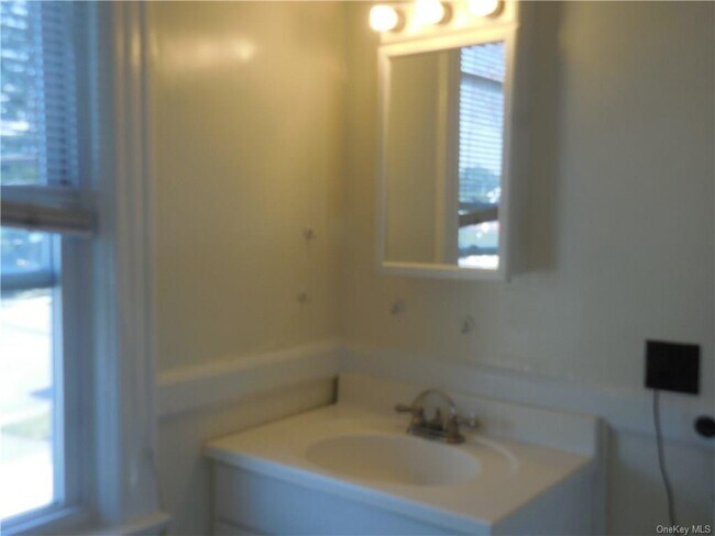 Building Photo - 458 Westchester Ave