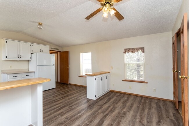 Building Photo - MOVE IN SPECIAL!! Charming Home on a Spaci...