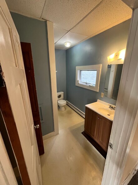 Building Photo - 9 Commercial St