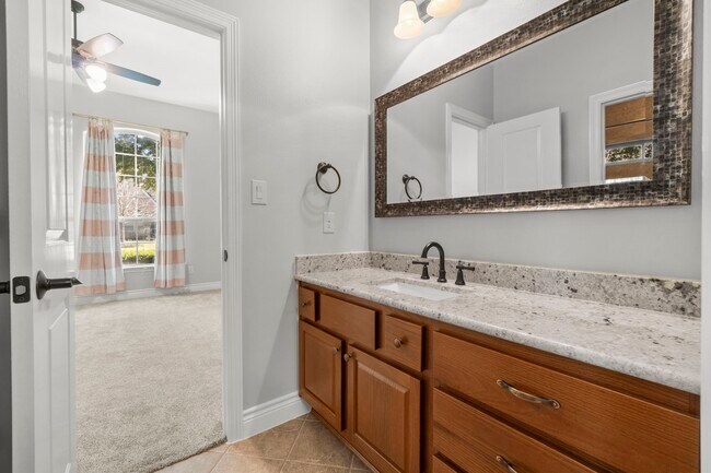 Building Photo - 161 Riverbend Way