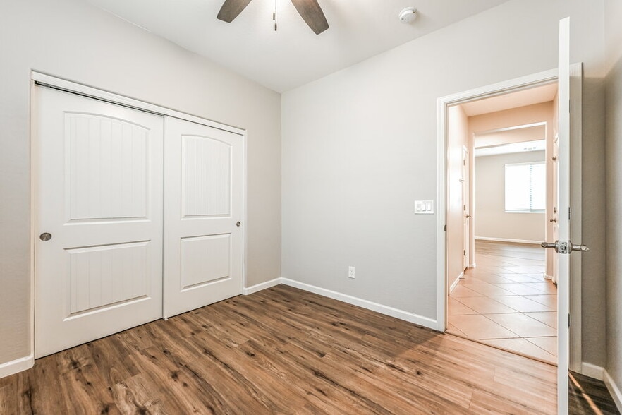 Building Photo - 12034 W Lariat Ct