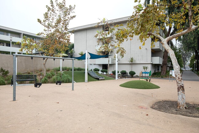 Building Photo - 3333 W 2nd St