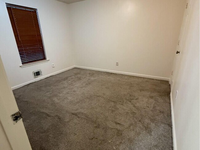 Building Photo - 4429 Coopers Creek Dr SE