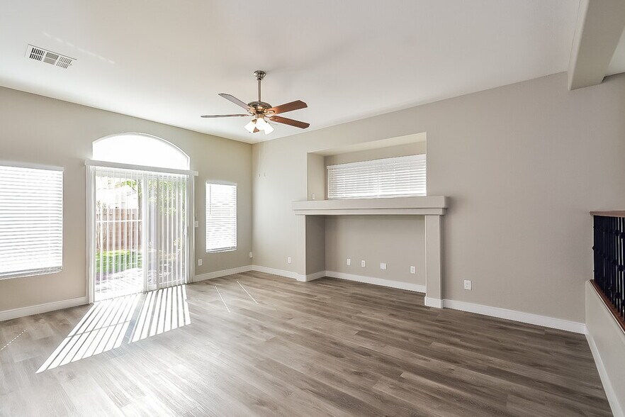 Building Photo - 10856 Carberry Hill St