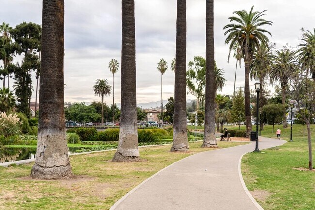 Building Photo - 850 Laveta Ter