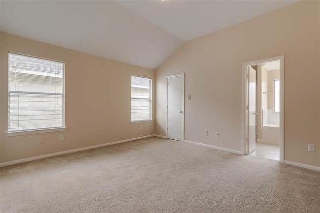 Building Photo - 19726 Cozy Cabbin Dr