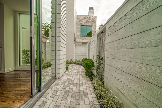 Building Photo - Beautiful contemporary home in the sought-...