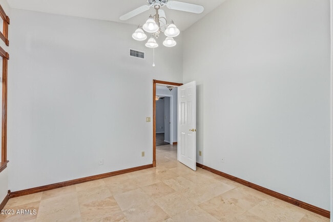 Building Photo - 8844 W Cavalier Dr