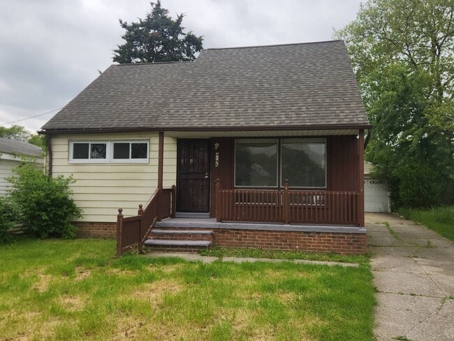 Primary Photo - Move-In Special: Save $300 on This Charmin...