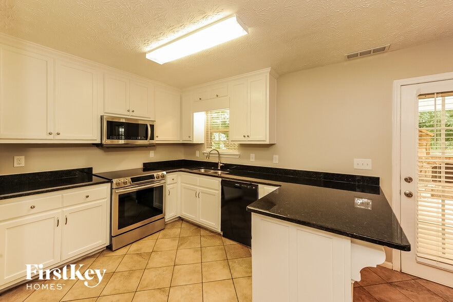 Building Photo - 4445 Waterman Dr