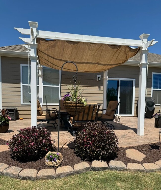 Building Photo - Beautiful 4 Bedroom Single Family Home