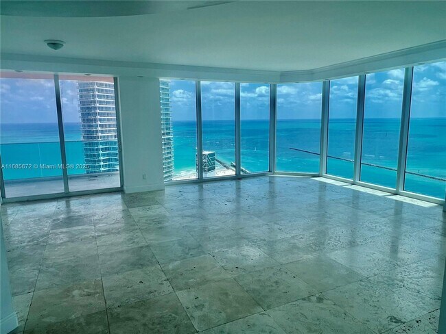 Building Photo - 300 South Pointe Dr