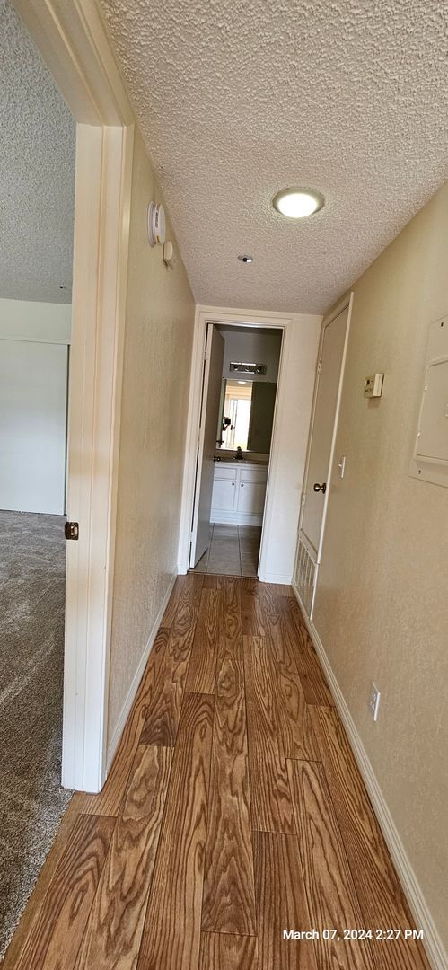 Building Photo - Las Palmas Down Stairs Condo in Gated Comm...