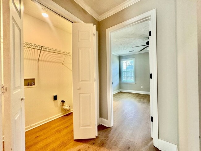 Building Photo - 609 Clifden Ct