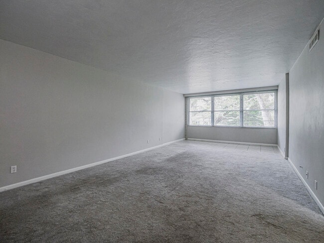 Building Photo - 677 Royal Palm Blvd