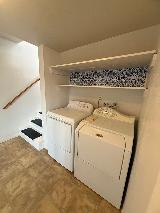 Building Photo - $0 DEPOSIT OPTION, CHARMING 3 BED 2 BATH TRADITIONAL HOME!! HUGE YARD, STEPS FROM PEORIA STATION