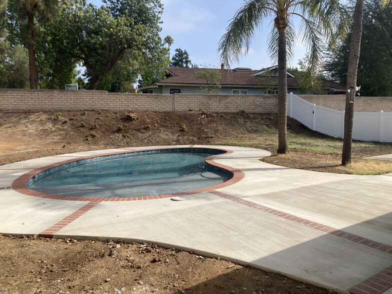 Pool - 20333 Germain St