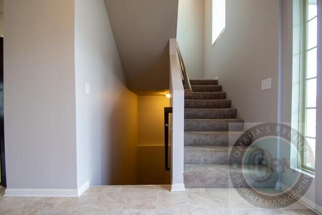Building Photo - HUGE 3Bd/3Ba House in Bennington, NE!