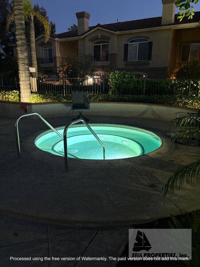 Building Photo - Gorgeous End unit in Rancho Santa Margarita!