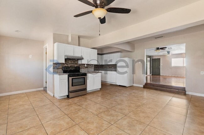 Building Photo - 1209 H St