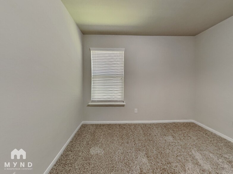Building Photo - 8111 Carillon Way