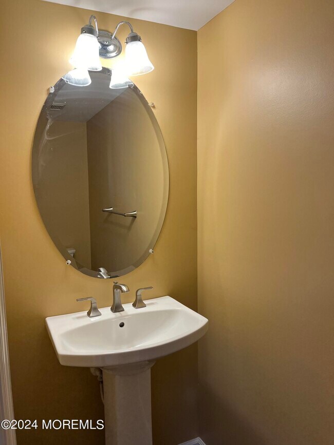 Building Photo - 156 Brookfield Dr