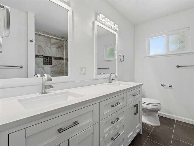 Building Photo - 4 Bedroom Home for Rent in Sanger | Sierra Views | 2,140± Sq. Ft. | Lawn Care Included