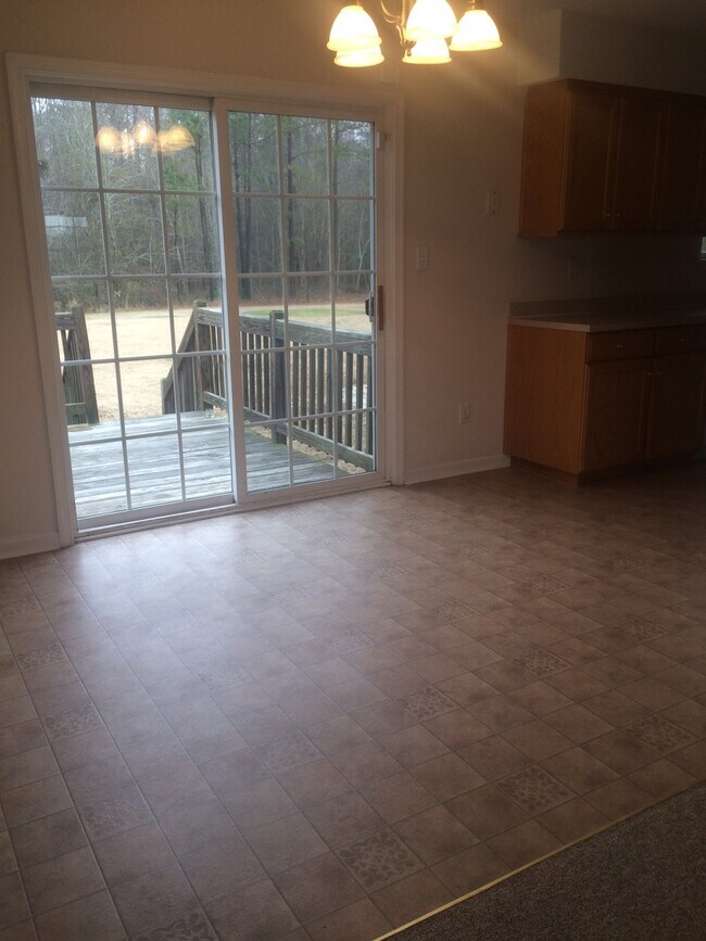 Building Photo - Beautiful Home located in Camden County and close to Water Access