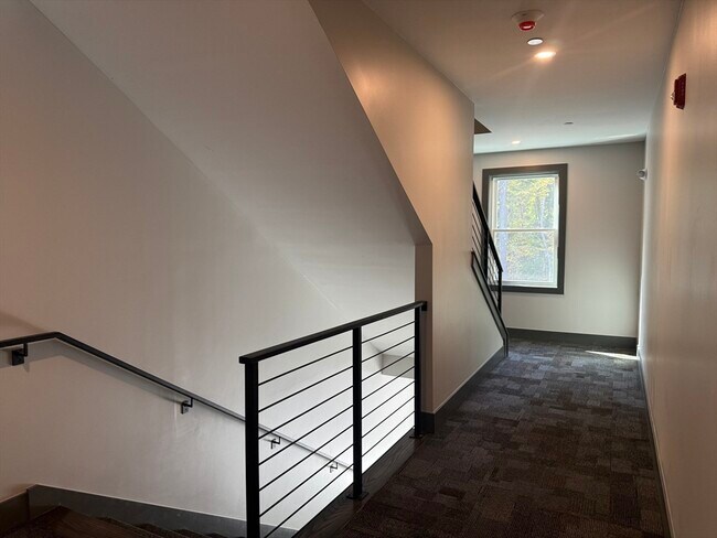 Building Photo - 251 Sladen St