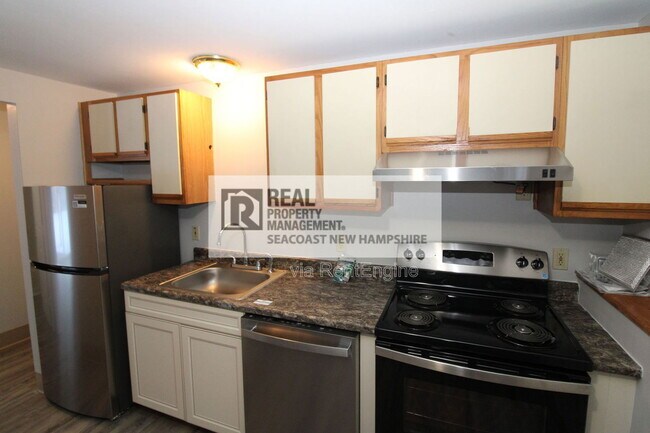 Building Photo - 28 Ivy Ln