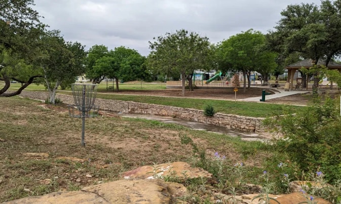 Building Photo - 2018 Woodlawn Dr