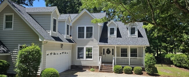 Building Photo - 33 Fairway Dr