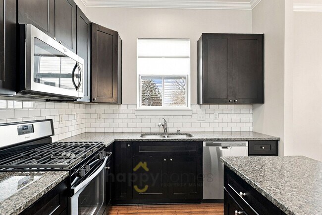 Building Photo - 4613 Oakwood Ave